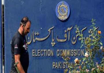 pak ec temporarily suspends membership of 154 lawmakers