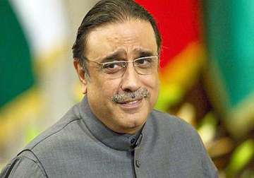 pak oppn members boo zardari during parliament address