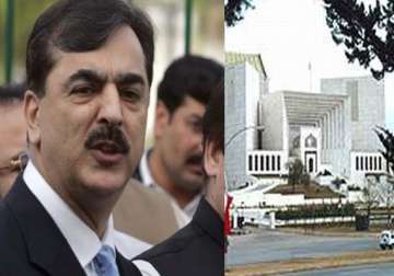 pak pm gilani asked to enter sc building on foot