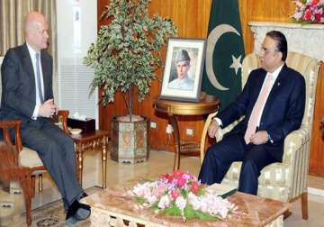 pakistan britain discuss security economic ties