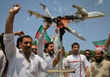 pakistan protests us drone strikes after 18 killed