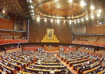 pakistan s new parliament sworn in