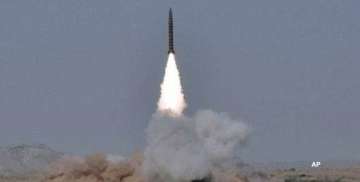 pakistan test fires nuclear capable missile