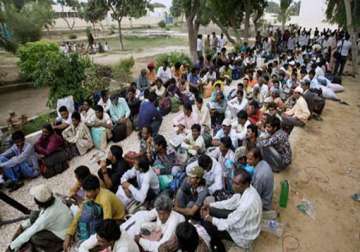 pakistan arrests 11 indian fishermen