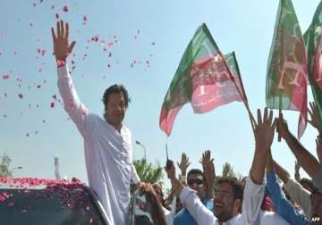 pakistan halts imran s anti drone rally