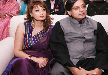 pakistani journalist takes on shashi tharoor s wife sunanda pushkar