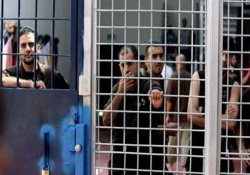 palestinian prisoners end hunger strike in israeli jails