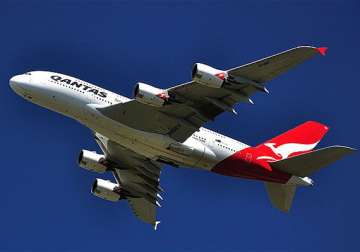 passengers injured after qantas plane hits turbulance
