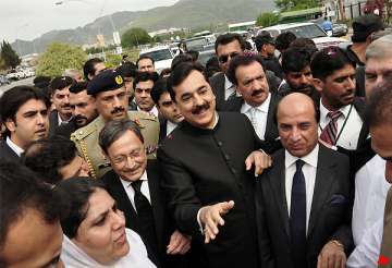 petitions filed in pak court against gilani holding pm office