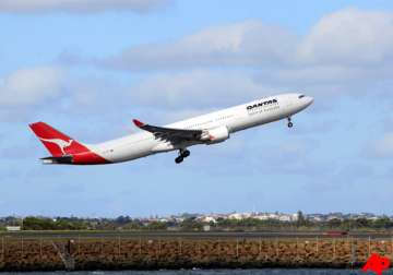 qantas resums flights after 44 hour shutrdown