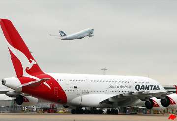 qantas to fly again 70 000 passengers stranded