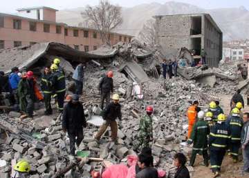 two killed 100 injured as moderate quake jolts southwest china