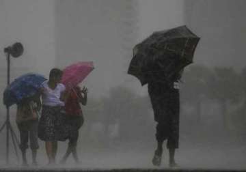 rain kills 5 in sri lanka 17 fishermen missing