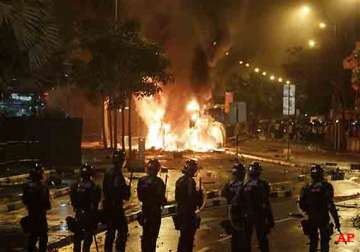 riot hits singapore s little india 27 arrested
