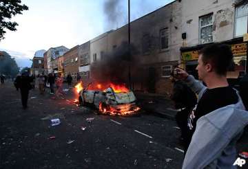 riots spread in london questions raised over security of 2012 olympics