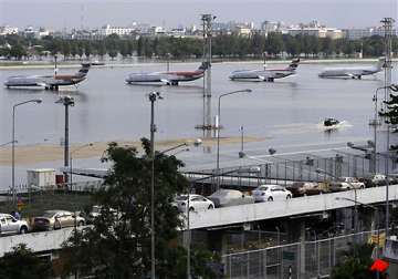 riverfront flooding widens but bangkok mostly dry