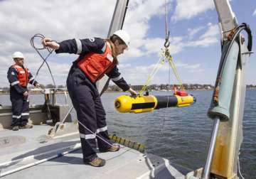 robotic submarine to hunt for missing malaysian jet