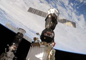 russian soyuz docks with international space station