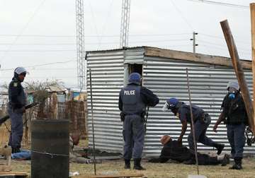 safrican police fire gas force people into shacks