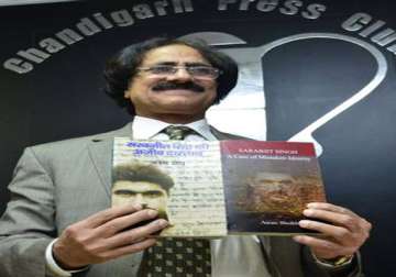 sarabjit s lawyer receives death threat from taliban