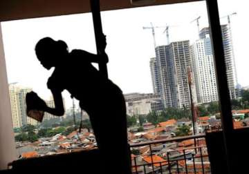 saudi arabia to launch hotline for domestic workers
