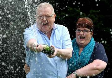 scotland couple wins 161 million pound euromillions lottery
