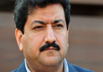 pakistan pm calls officers to discus hamid mir shooting