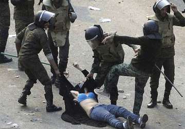 shame 10 male egyptian soldiers kick cairo woman protester on her bare midriff
