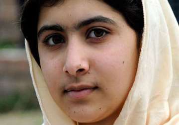 shot pakistani teenager malala standing with help doctors