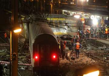 six killed as train derails in france