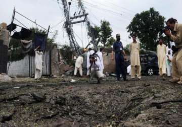 six killed in bomb blast in northwest pakistan