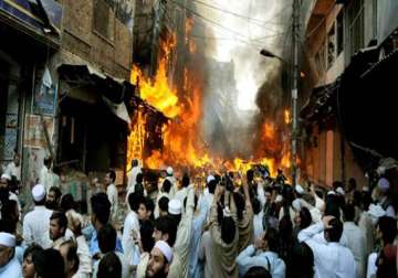 14 killed in suicide blast in peshawar