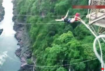 snapped bungee plunges tourist into african river