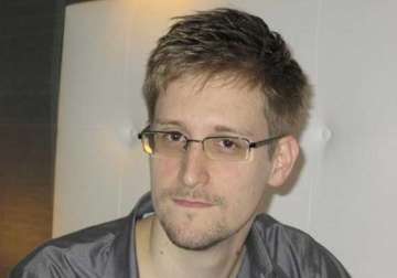 snowden officially seeks temporary asylum in russia