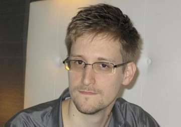 snowden submits asylum request to russia