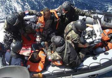 somali pirates release 22 hostages including 6 indians
