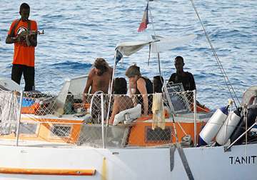 somali pirates move us hostage after seal raid