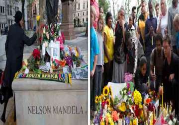 songs tears and prayers as south africans pay tribute to nelson mandela