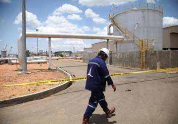 south sudan to shut down oil industry next week