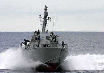 sri lankan navy arrests 49 indian fishermen