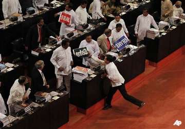 sri lankan opposition attacked inside parliament