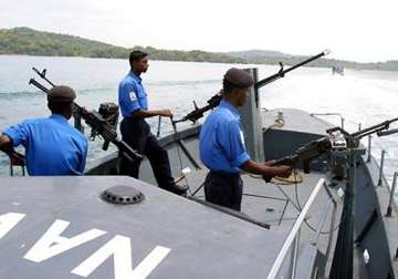 sri lankan navy arrests 27 indian fishermen