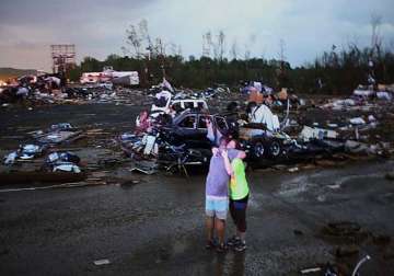 storms leave 35 dead in us thousands without power