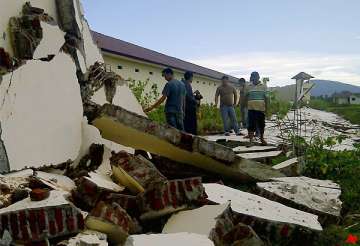 strong indonesian quakes creates panic but no tsunami