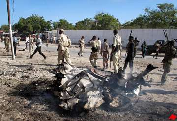 suicide car bomb rattles somali capital 4 killed