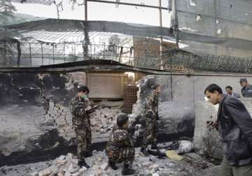 suicide blast hits near us base in kabul