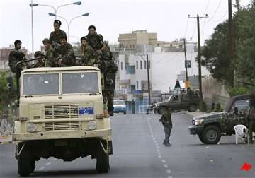 suicide bomber kills 20 yemeni soldiers in sanaa