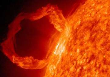 sun shoots solar flares into space