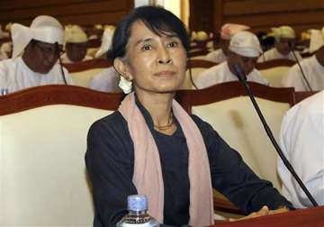 suu kyi s silence on rohingya muslims draws criticism