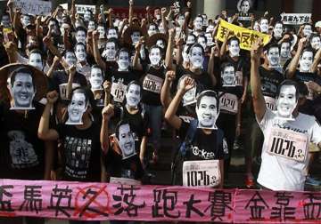 tens of thousands rally against taiwan s president